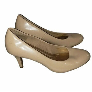 Comfort Plus 7M tan patent leather heels